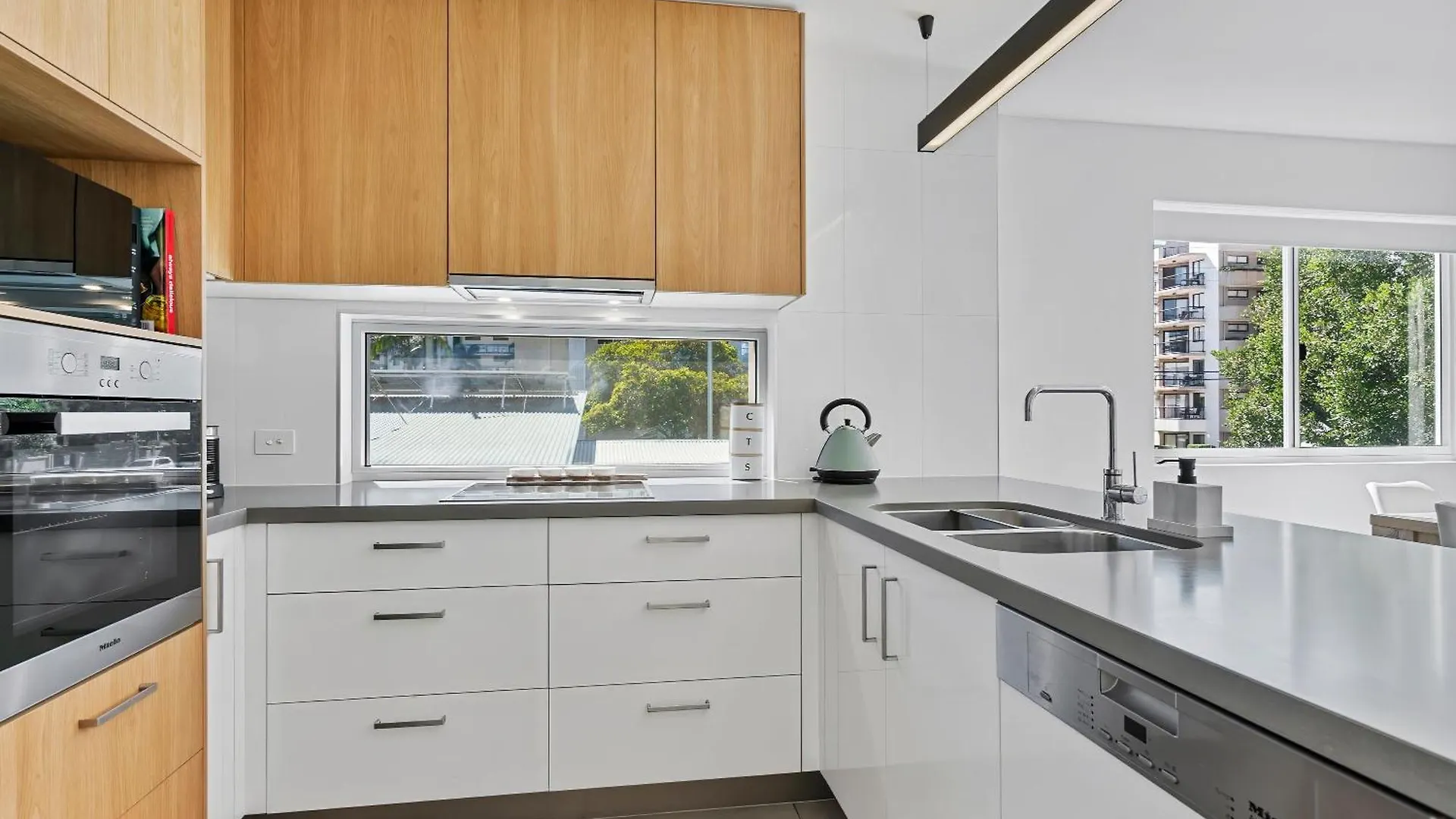 The 'V' Mooloolaba Apartment